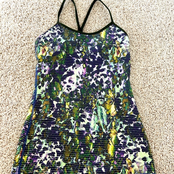 Lululemon Tank with Sports Bra - Picture 2 of 8